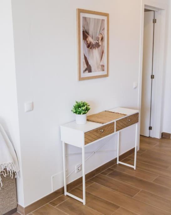 Lovely & Bright Renovated Apt. W/ Balcony In Lagos Exteriör bild