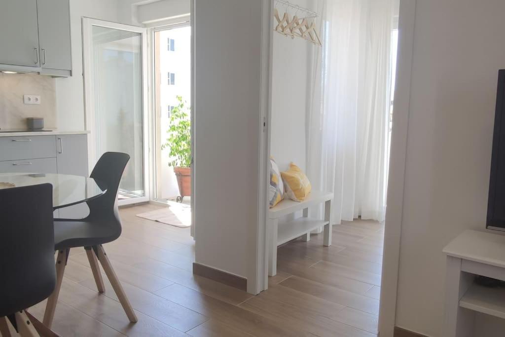 Lovely & Bright Renovated Apt. W/ Balcony In Lagos Exteriör bild